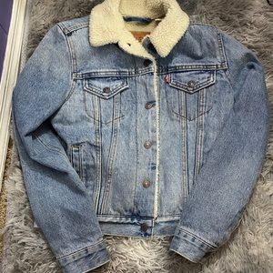 Levi’s Sherpa lined jacket